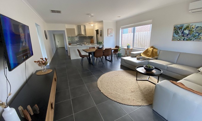 St Leonards House | Family friendly beach house, close to beach and golf course