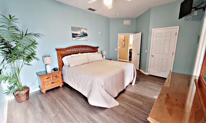 Lake Davenport Estates Condo | Family Friendly Bahama Bay Condo Close to Disney