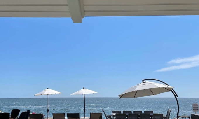 Clinton House | Family friendly beachfront escape