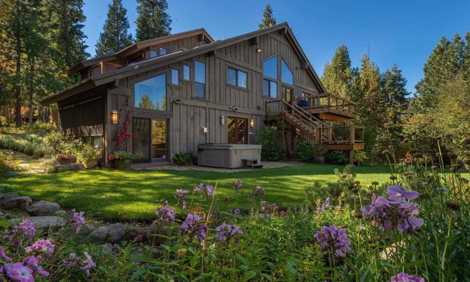Comstock Acres House | Family Friendly! Big backyard! Hot tub!