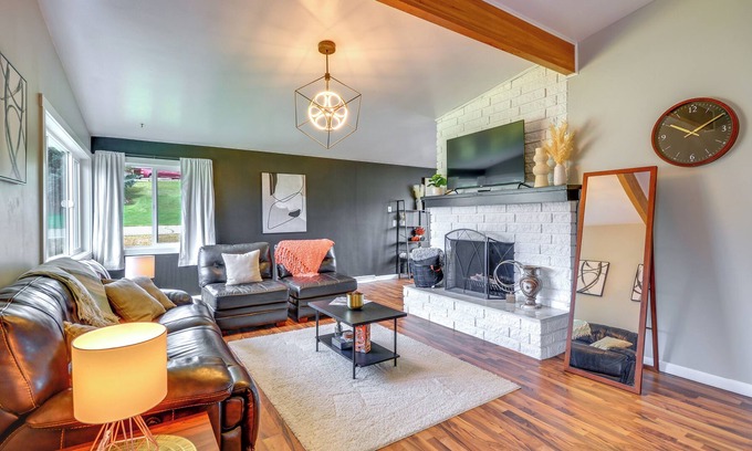 Billings House | Family-Friendly Billings Getaway w/ Private Deck