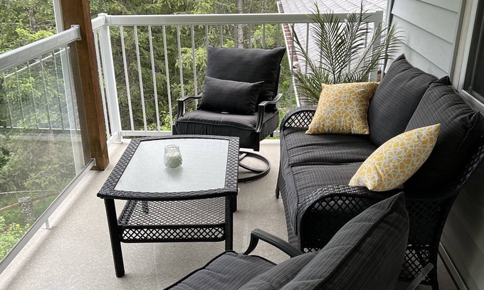 Christina Lake House | Family friendly, washer/dryer, cable tv, wifi, pool table, ping pong table