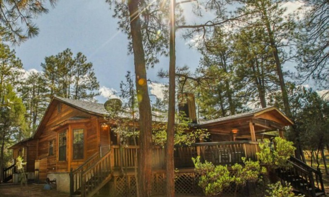 Payson Cabin | Family Friendly Cabin for 6. Ask about Guest Casita for 4 additional guests.