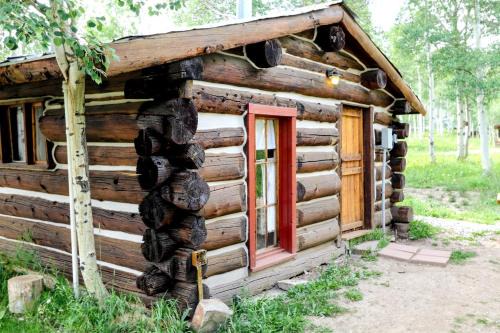 Clark House | Family-Friendly Cabin Rental Hidden in Woods of North Central Colorado