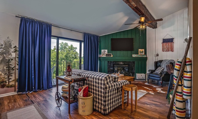 Lake Geneva Condo | Family friendly Camp themed condo on Lake Como, minutes to downtown Lake Geneva