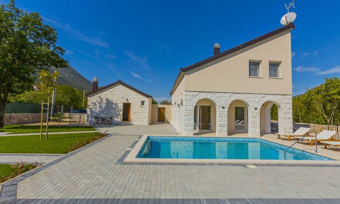 Rastovac Villa | family-friendly, capacity 6+2