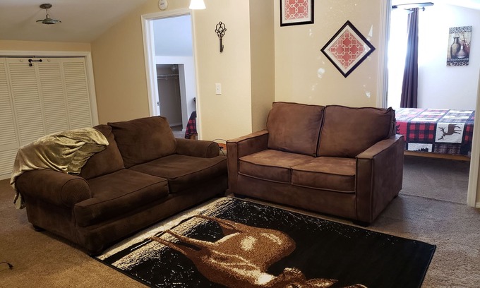 Bear Park Cabin | Family friendly! Cozy, quiet cabin in the Village of Cloudcroft