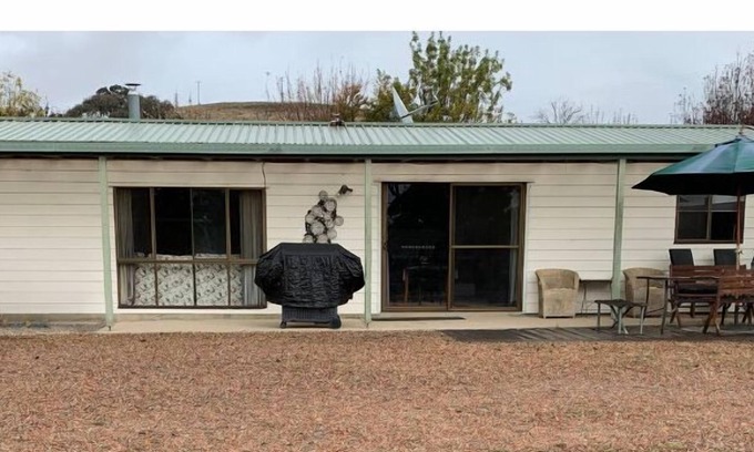 Michelago Cottage | Family Friendly Farm-stay - Laurobel Cottage, Michelago NSW, Snowy Monaro Region