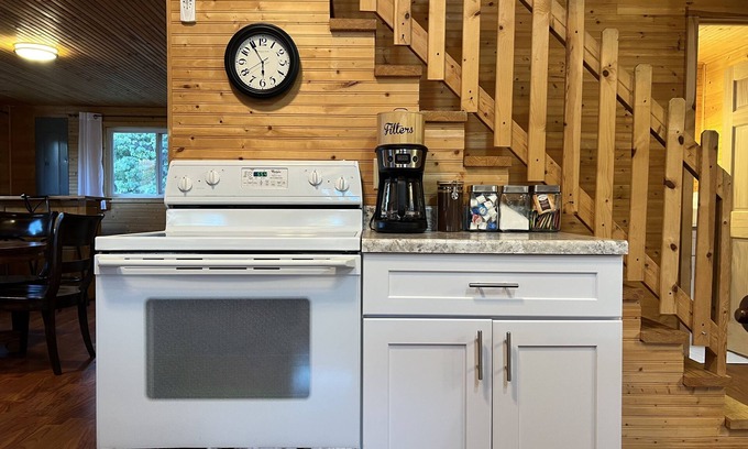 Annapolis Cabin | Family friendly getaway to unplug, and see all of the worlds largest attractions