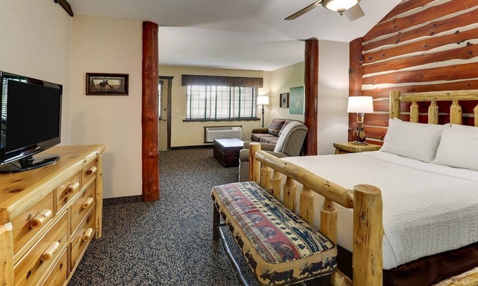 Onalaska Hotel | Family-Friendly Haven w/Indoor/Outdoor Pool, Near Downtown La Crosse