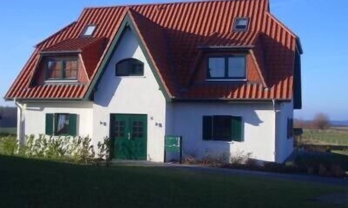 Dassow Apartment | Family-friendly holiday home with view to the Baltic Sea, by the beach