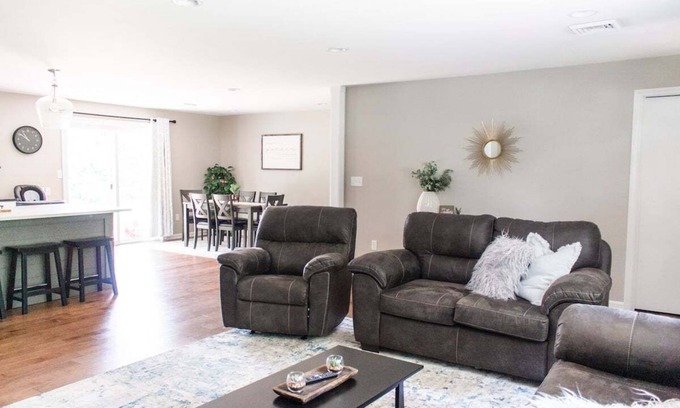 Gordonville House | Family Friendly Home - Surrounded by Amish