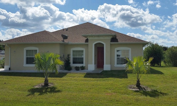 Lehigh Acres House | Family Friendly Home