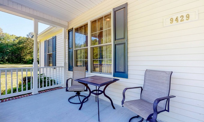 Berlin House | Family-Friendly Home Close to OC w/Furnished Porch, Central A/C, & Free WiFi