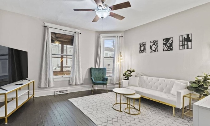 Fort Wayne House | Family Friendly Home for 8