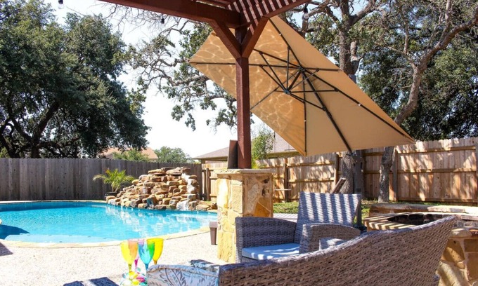 Georgetown House | Family Friendly Home near DWTN ATX w Cozy Backyard