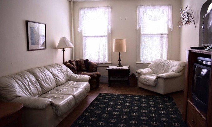 Ashfield House | Family Friendly Home. Clean, comfy, easy parking.