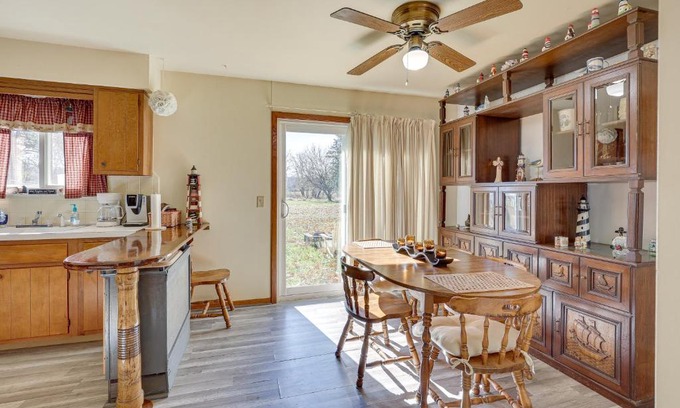 New Franklin House | Family-Friendly Home with Fire Pit about 10 Mi to Akron!