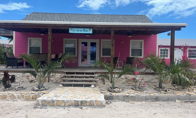 William's Town House | Family friendly house, La Vie en Rose 2 min walk to Tropic of Cancer