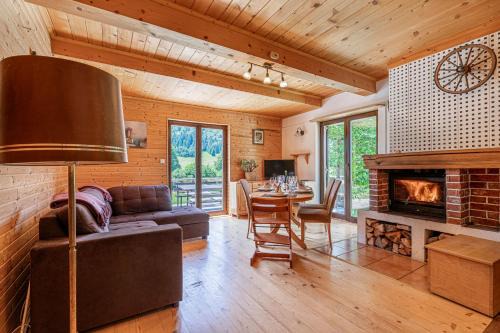 Velike Bloke Ski Chalet | Family Friendly Kraševec Lodge - Happy Rentals