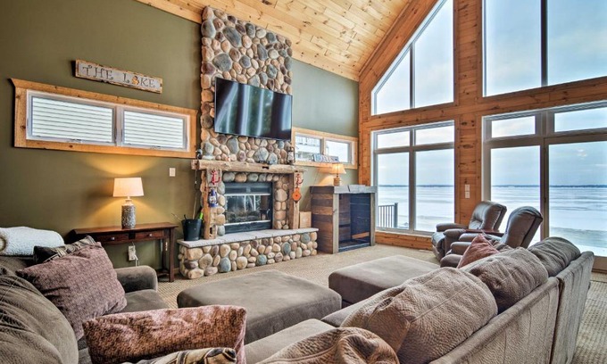 Cadillac House | Family-Friendly Lake Mitchell Oasis Hike and Ski!