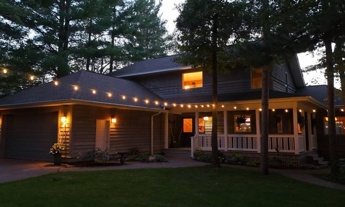 Crosslake House | Family-Friendly Lakefront Retreat with Stunning Sunsets on Whitefish Chain in MN