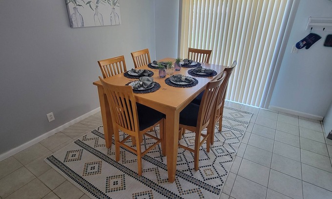St. Marys House | Family-friendly, Less than 5 minutes from Kings Bay, water park huge backyard.n