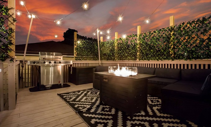 Jefferson Park House | Family Friendly, Lovely 6 Bd Retreat w/Game Room, Back Deck & Bar