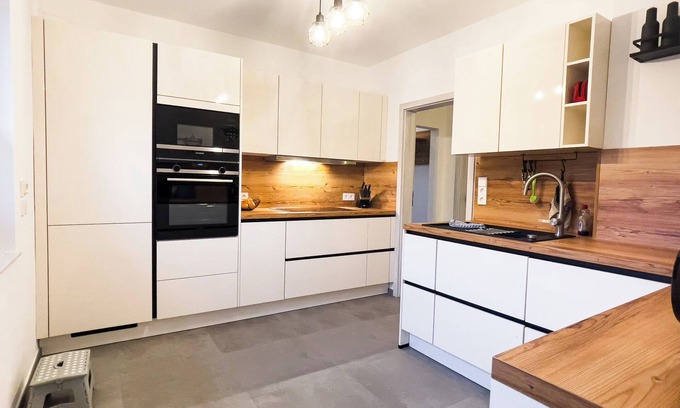 Gellinghausen House | Family-friendly luxury holiday home with spa & panoramic view