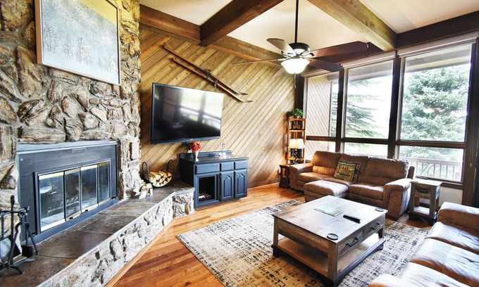 Summit Cove House | Family Friendly Near Lake Dillon! 3 Kings. On Rec Path. Hot Tub, Grounds