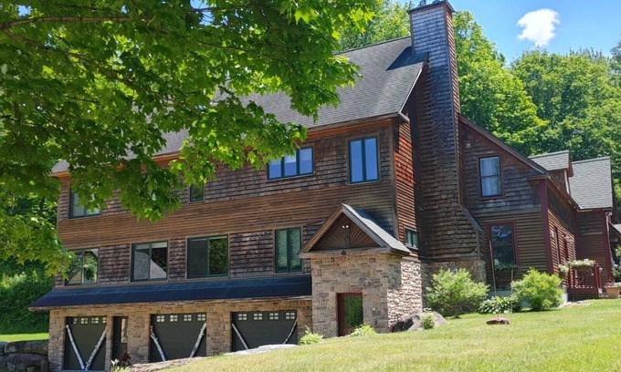Bread Loaf Cabin | Family Friendly Near River - Campfires! Hot Tub, Game Rm, Views Pets welcome
