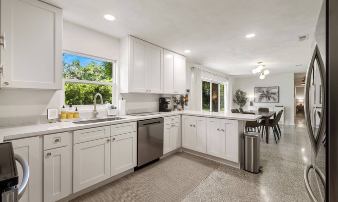 Madison Park House | Family-Friendly Oasis! Newly Remodeled, Near UF!