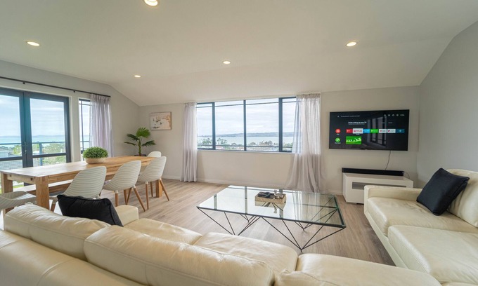 Howick House | Family Friendly Oceanview Howick Home - Pets+
