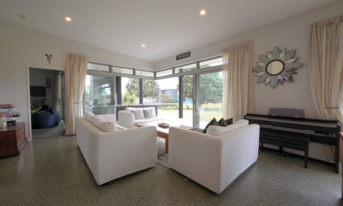 Omaha House | Family Friendly on Kewai.