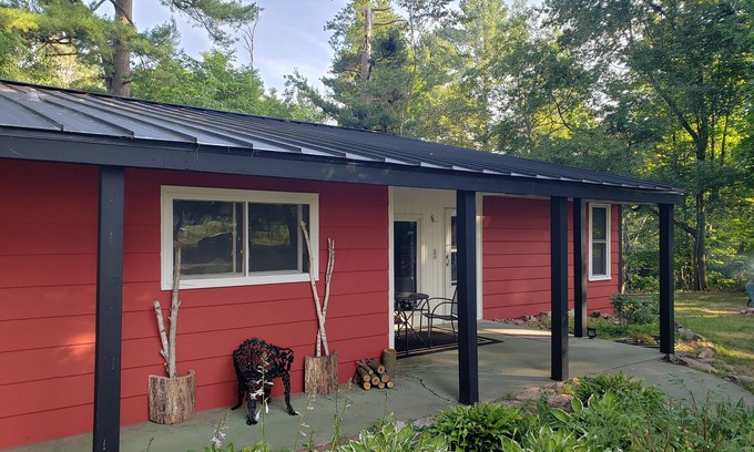 Waupaca House | Family Friendly on the Crystal River
