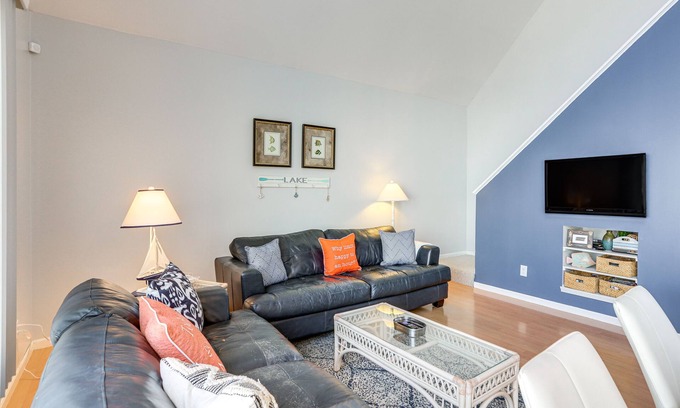 Port Clinton House | Family-Friendly Port Clinton Home w/Private Deck