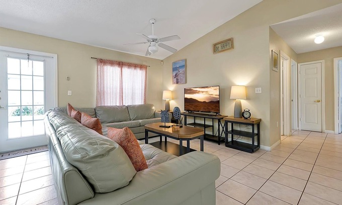Greater Groves House | FAMILY FRIENDLY POOL HOME, OVERSIZED DECK, NO REAR NEIGHBORS, BBQ GRILL!