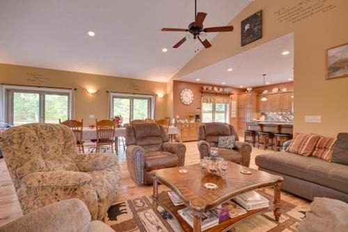 Calvin House | Family-Friendly Retreat with Deck in Cassville!