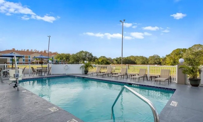 Wesley Chapel Hotel | Family-Friendly Space Near Wesley Chapel's & Top Sites | Pool, Free Parking