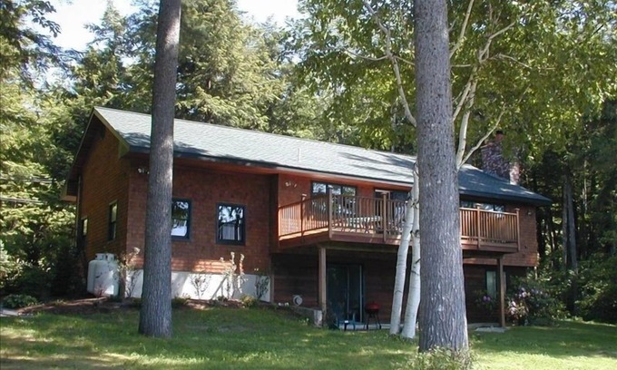 South Casco House | Family Friendly, Secluded and Peaceful Beachfront Home with Beautiful Beach
