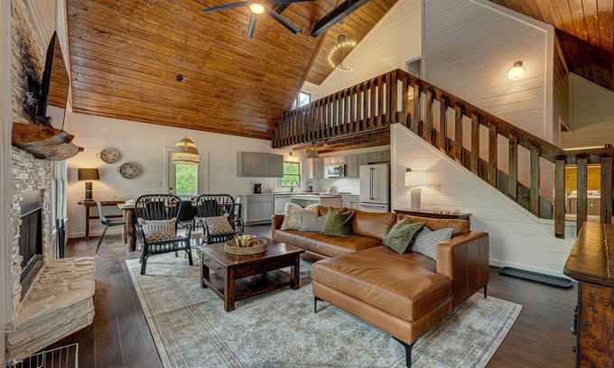 Morganton Cabin | Family Friendly! Sunset + Mtn Views, Fire Pit, Hot Tub, Game Room - Golden TEE!