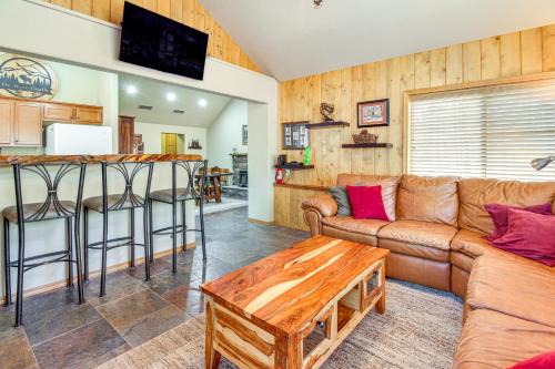 Pinetop-Lakeside House | Family-Friendly Hideaway Cabin in Lakeside!