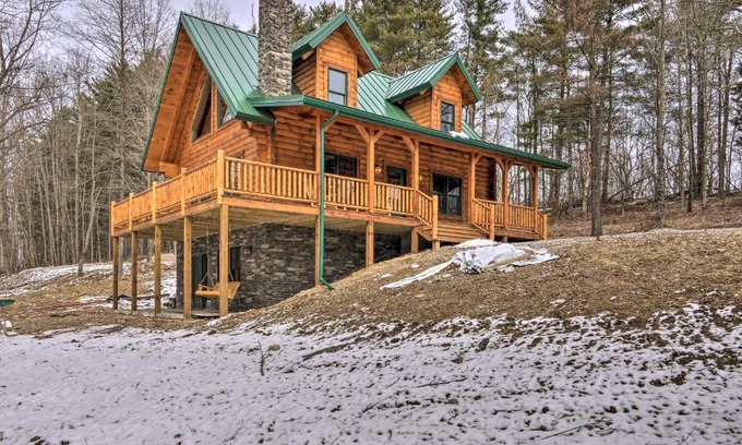 Bladensburg House | Family-Friendly Warsaw Cabin with Deck and Fireplace!