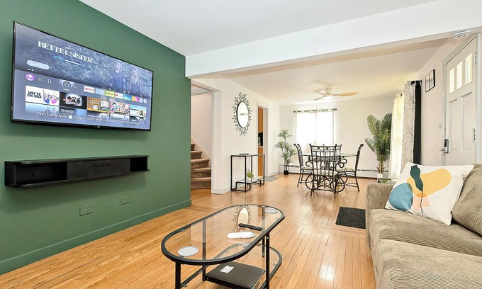 Waukegan House | Family&Friends Relax Here 3BR/2BA Near Naval Base