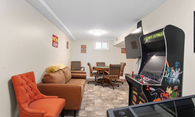 South Kansas City House | Family Fun Haven 4BR Game Room Hot Tub Pet Friendly