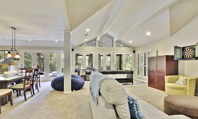Countryside House | Family Fun House! Close to Zilker, Greenbelt & Barton Creek Mall