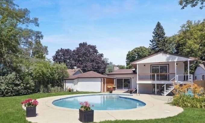 Des Plaines House | Family fun-house w/POOL & Game Room, 5 min from Airport and Rosement attractions