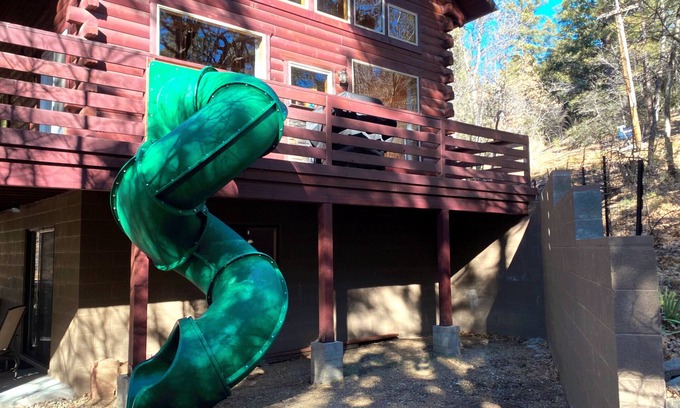 Prescott House | Family Fun Log Cabin - Game Room, Slide & Hot Tub!