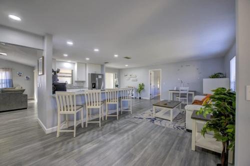 Fruitville House | Family Fun Ping Pong BBQ Walk to Park Nearby