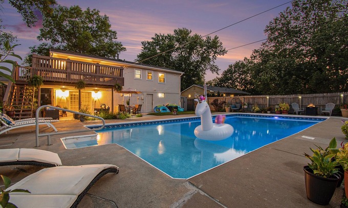 West Omaha House | Family Gem with swimming pool andnArcade game.